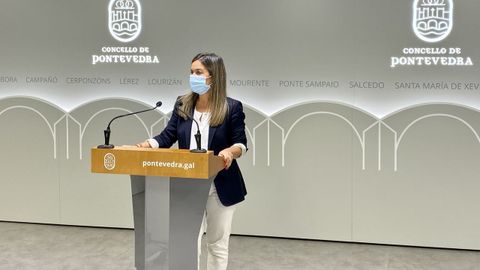 La concejala Pepa Pardo, este miércoles, se hizo eco de las reivindicaciones de la plantilla de los Bombeiros de Pontevedra
