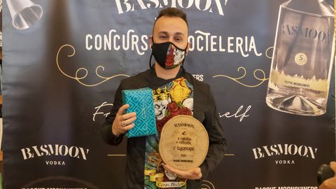 Cristian Fernández con el premio