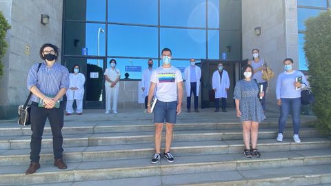 Varios de los nuevos medicos residentes fueron recibidos por los responsables del hospital de Barbanza