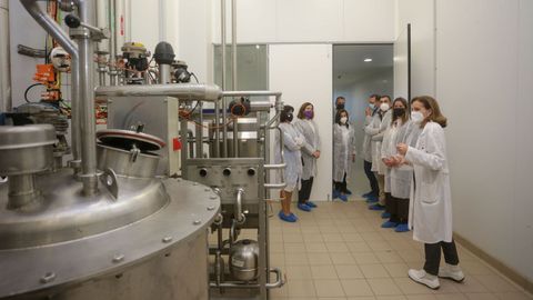 Visita al Aula de Produtos Lácteos de la USC, donde de desarrolló la bebida