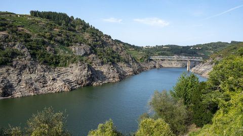 El río Miño a la altura de Chantada, donde se llevará a cabo una ruta de navegación este lunes.