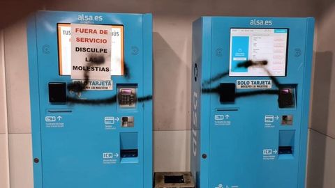 Maquinas expendedoras de billetes de Alsa atacadas en la estación de Gijón
