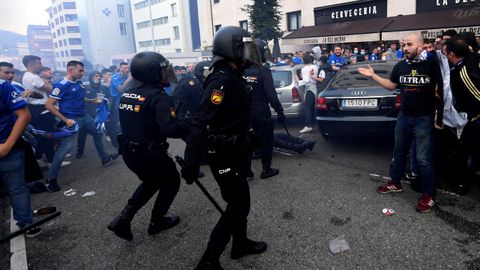 Incidentes en el recorrido del autobs del Real Oviedo