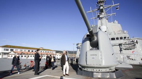 El recorrido por la fragata Álvaro de Bazán incluye una visita a sus cubiertas (en la imagen, la de proa)