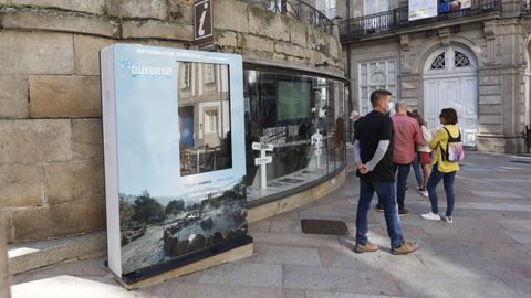 Colas en la oficina de turismo de Ourense, donde no funciona la pantalla táctil