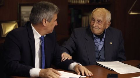 Manuel Varela, vicepresidente de la fundación, y Tomás Notario, exalcalde y presidente.