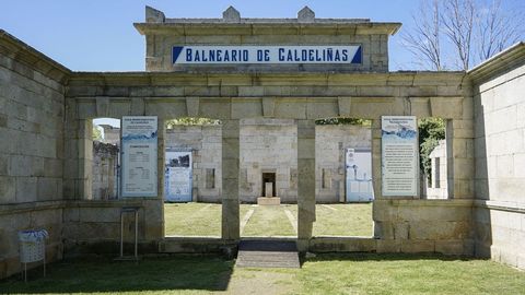 Antiguo balneario y entorno de Caldeliñas.