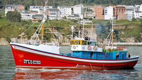 La ruta por Burela incluirá una visita al barco Museo Etnográfico Reina del Carmen.