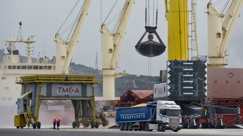 Descarga de maíz en el puerto exterior.