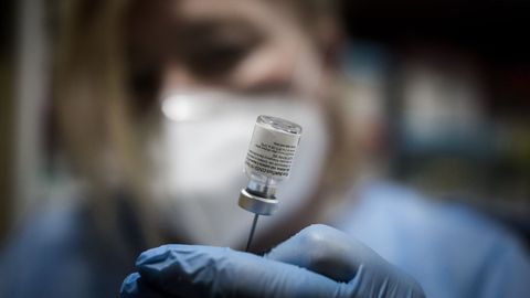 La vacuna ha logrado reducir la gravedad de los contagios y los ingresos hospitalarios