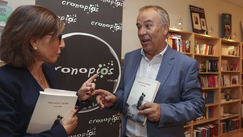 Carla Reyes y Jacinto Ruiz, momentos antes de la presentación de la novela «Tres días y medio» en la librería Cronopios