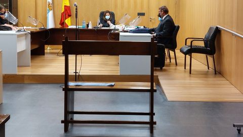 Ninguno de los dos acusados de vender ropa falsa en Xinzo se presentó a la vista señalada en el Juzgado de lo Penal 2 de Ourense