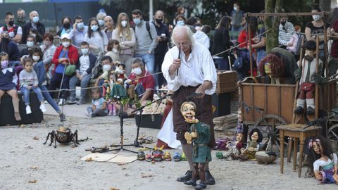 Actuación de la compañía Plansjet en el festival Galicreques, en Santiago.