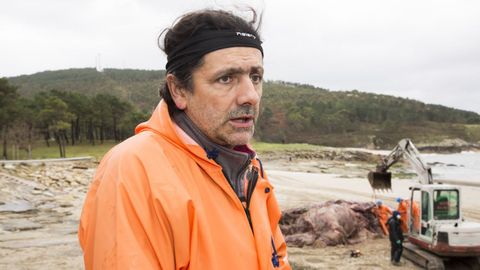 Alfredo López, durante una intervención en la playa de Balarés (Ponteceso), en el año 2019