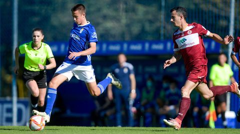 Osky, durante un partido con el Vetusta