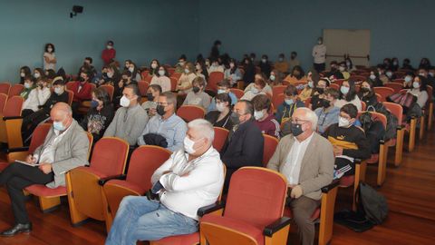 Cerca de cien alumnos de 4º de ESO de los institutos de Burela asistieron al acto promovido por la Organización de Productores Pesqueros de Lugo, en colaboración con Armadores de Burela