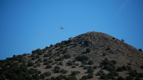 Un helicóptero sobrevuela la zona