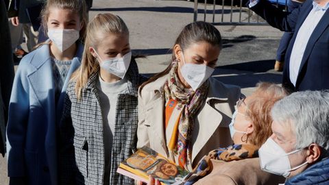 La reina Letizia, la infanta Sofía y la princesa Leonor, en la visita a El Puertu de Somiedo