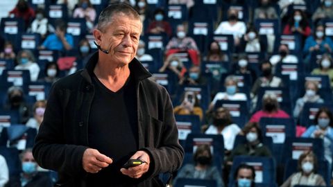 Emamnuel Carrère, en un encuentro con el público en Oviedo