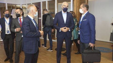 El conselleiro Francisco Conde acudió a la sesión en el Parador