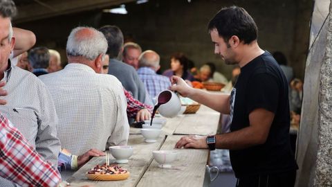 El pulpo y el vino son los protagonistas de la romería de San Simón.