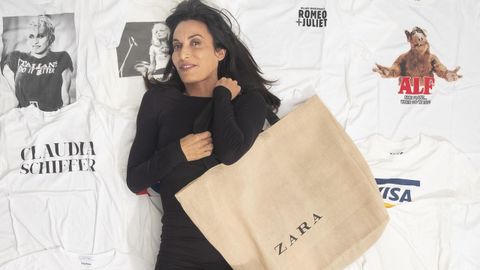 En la imagen, Sara Vázquez, responsable de Tendencias de Euro Prosem, con la «shooping bag» que la empresa ideó para Zara, de yuca.