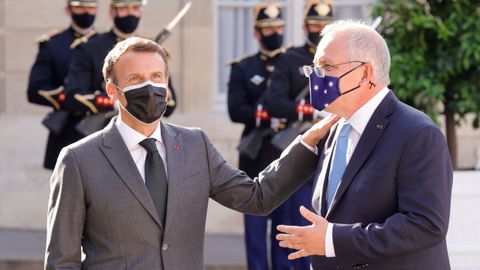 Macron con Morrison durante la visita del primer ministro australiano al Elíseo, el pasado 15 de junio