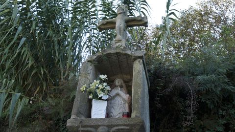 El de Santa Baia es uno de las muchas cruces con capilla que hay en Boiro.