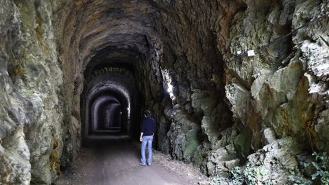 Senda Vía Verde o del Tren Minero, en A Ponteova.