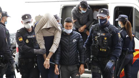 Varios de los detenidos acusados por el episodio que el pasado viernes obligó a cerrar el Aeropuerto de Palma de Mallorca
