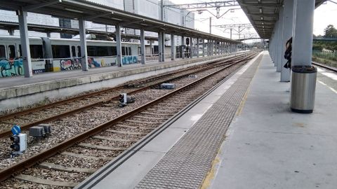 Vas del tren en la estacin provisional de Sanz Crespo en Gijn