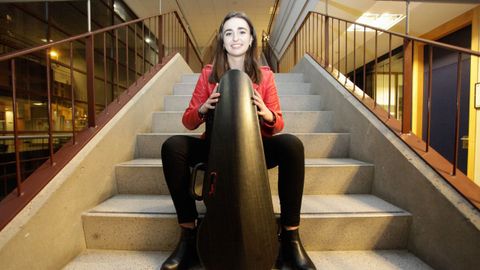 La lucense Iria Fernández acaba de entrar como viola en la Orquesta Sinfónica de la Ópera de Francfort