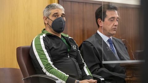 Bernardo Montoya, acusado de la agresión sexual y el asesinato de Laura Luelmo, en la sala de la Audiencia de Huelva, donde comenzó el juicio a puerta cerrada