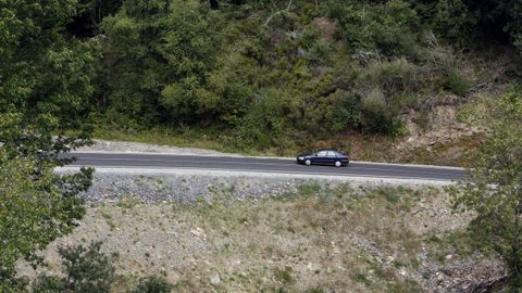 Un tramo de la carretera LU-P-1301 en las cercanías de la localidad de Piñeira