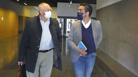 El gerente del área sanitaria, José Ramón Gómez, y el delegado territorial de la Xunta, Luis López