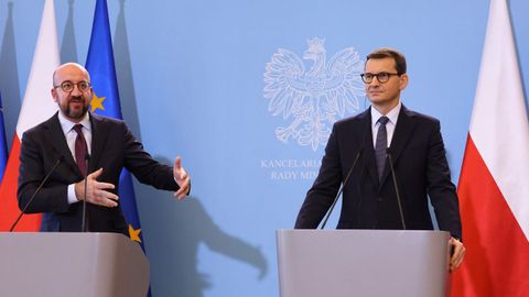 El jefe de Gobierno polaco, Mateusz Morawiecki, durante una reunión con presidente del Consejo Europeo, Charles Michel, en Bruselas.