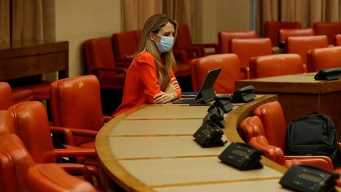 La exportavoz del grupo parlamentario del PP en el Congreso, Cayetana Álvarez de Toledo, hoy antes de la reunión de la Comisión de Ciencia, Innovación y Universidades.