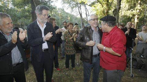 Darío Xohán Cabana nunha homenaxe en Santa Isabel a Manuel María, con Xabier P. Docampo e Pacón Martín