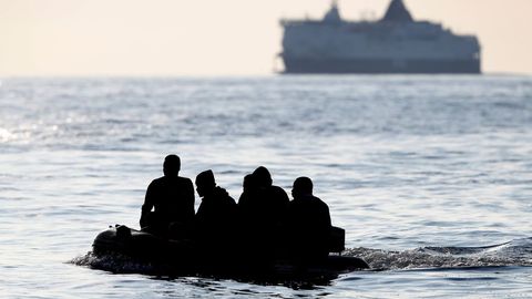 Un grupo de migrantes,a su llegada en agosto a Dover tras cruzar el canal de la Mancha.