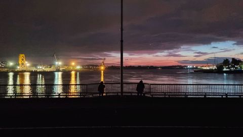 Imagen del puente de As Pías sin iluminación, tomada la noche del pasado martes