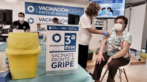 Esta semana se está administrando la tercera dosis a los mayores de 80, y el viernes se empezará con los del tramo 70-79