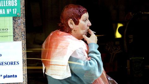 En el año 2006, la gente comenzó a salir de la peluquería para fumarse un pitillo con el pelo a medio teñir.