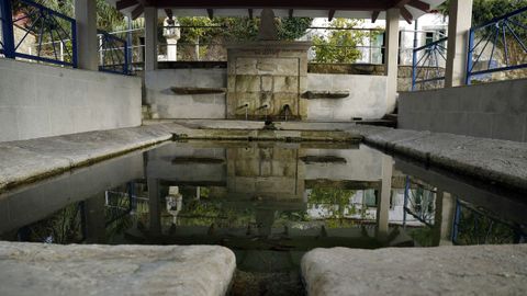 Aguas claras. La calidad del manantial que da al lavadero es un buen reclamo para la zona, situada junto a la AC-305, y que conecta con otras fuentes del ayuntamiento boirense.