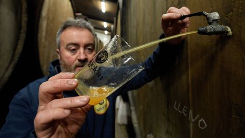 Sidra de un tonel en Nava