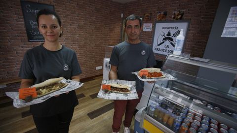 En la bocatería La Tradicional que acaba de abrir en la calle Cultura de A Coruña triunfan bocadillos como el de albóndigas 