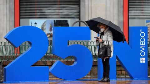 Letras del 25N en la Escandalera de Oviedo