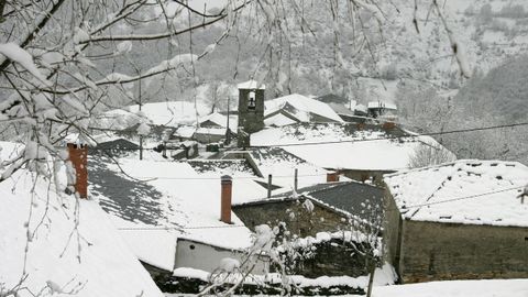 Nieve en la aldea de Pacios, en la sierra de O Courel.