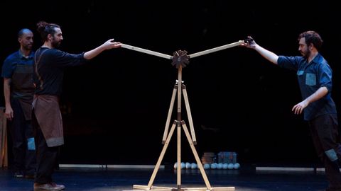 La compañía madrileña Nueveuno ofrecerá un espectáculo dentro del programa «Circo a escena», en Santiago.
