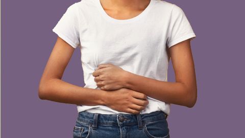 Las intoxicaciones alimentarias se suelen presentar con síntomas como las náuseas, la diarrea, el dolor de barriga o con vómitos.