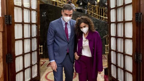 Pedro Sánchez con María Jesús Montero, la ministra de Hacienda.